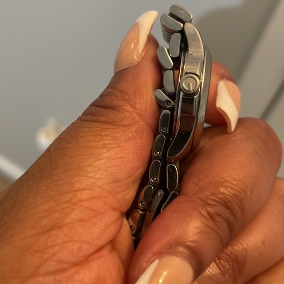 Gucci mother of pearl watch. - Picture 4 of 5